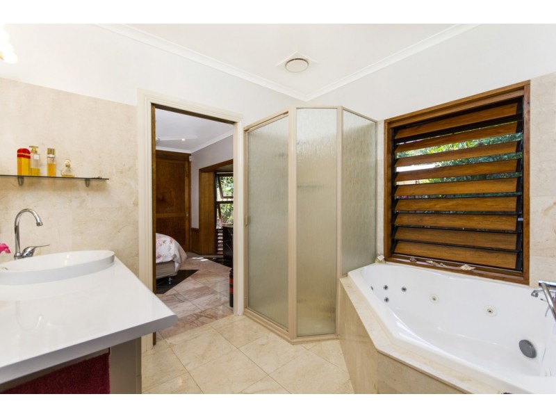 8 Toll Gate Road, Oak Beach QLD 4877