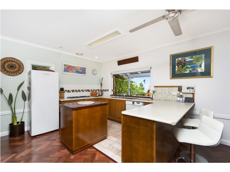 8 Toll Gate Road, Oak Beach QLD 4877