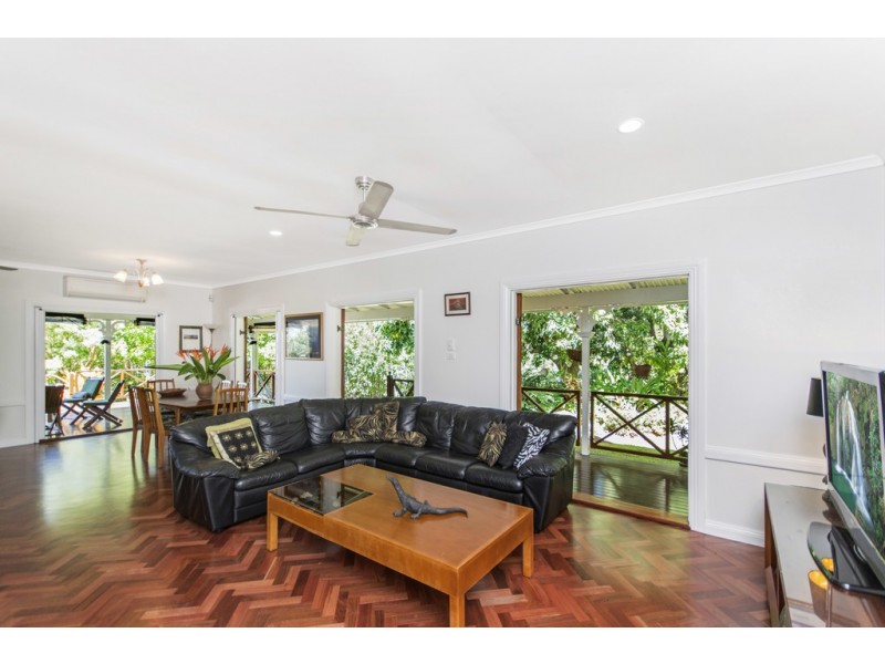 8 Toll Gate Road, Oak Beach QLD 4877