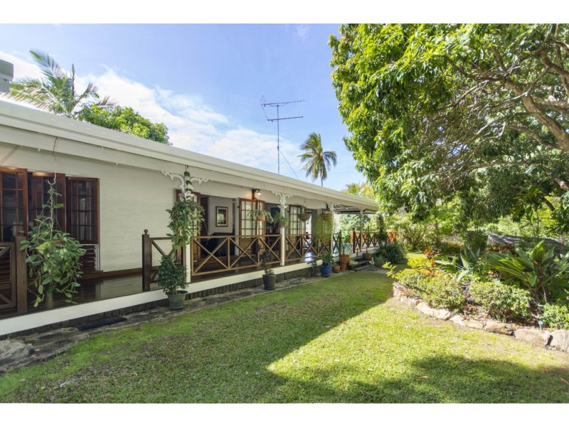 8 Toll Gate Road, Oak Beach QLD 4877