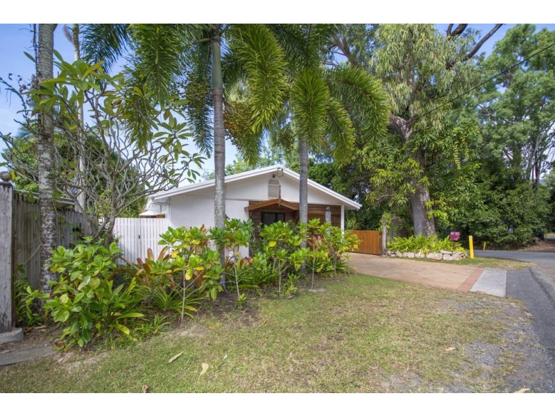 8 Toll Gate Road, Oak Beach QLD 4877