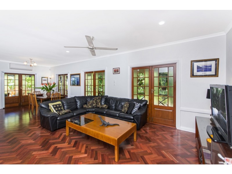 8 Toll Gate Road, Oak Beach QLD 4877