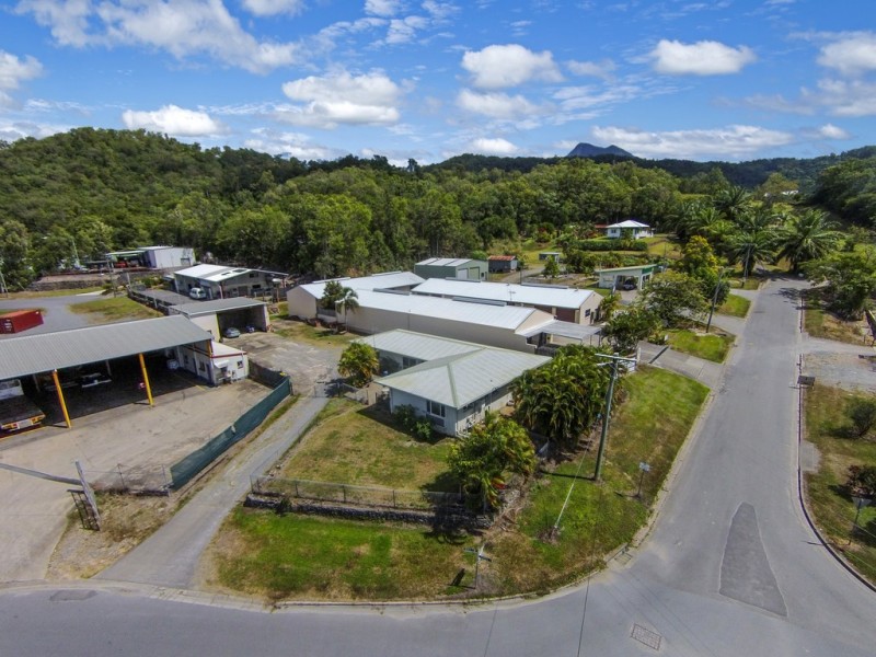 64 Pringle Street, Mossman QLD 4873