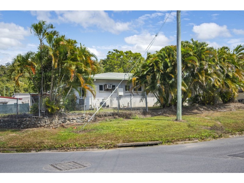 64 Pringle Street, Mossman QLD 4873