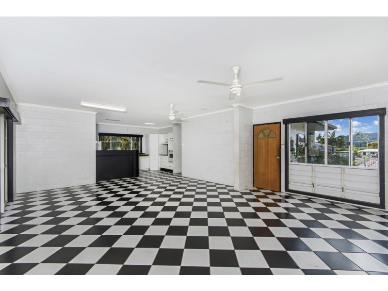 64 Pringle Street, Mossman QLD 4873