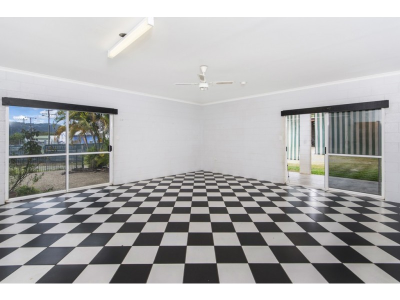 64 Pringle Street, Mossman QLD 4873