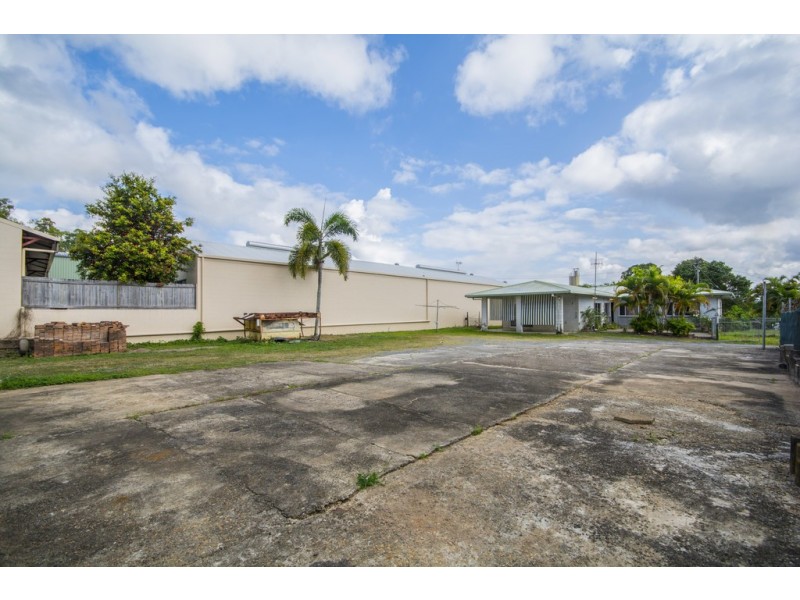 64 Pringle Street, Mossman QLD 4873