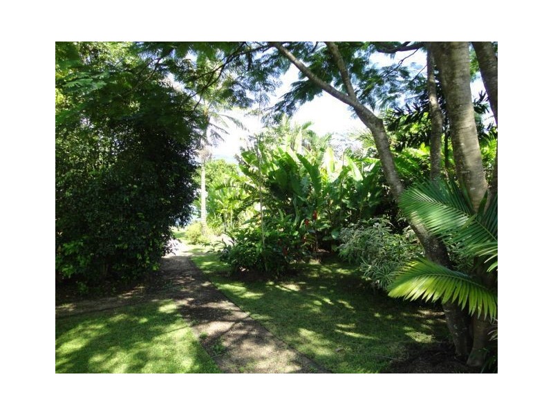 31 Mossman Street, Mossman QLD 4873