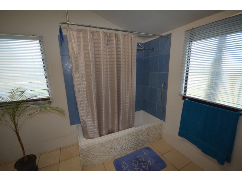 6 Vains Close, Mount Molloy QLD 4871