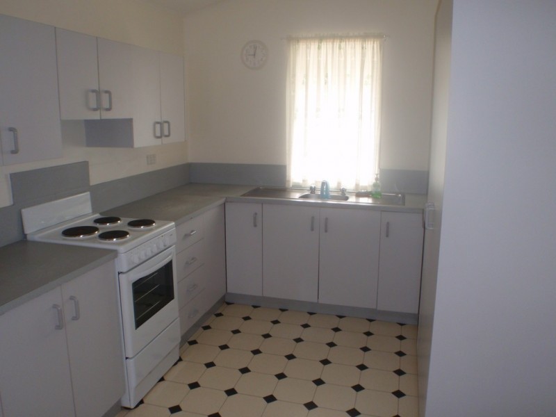 18 Mossman Street, Mossman QLD 4873