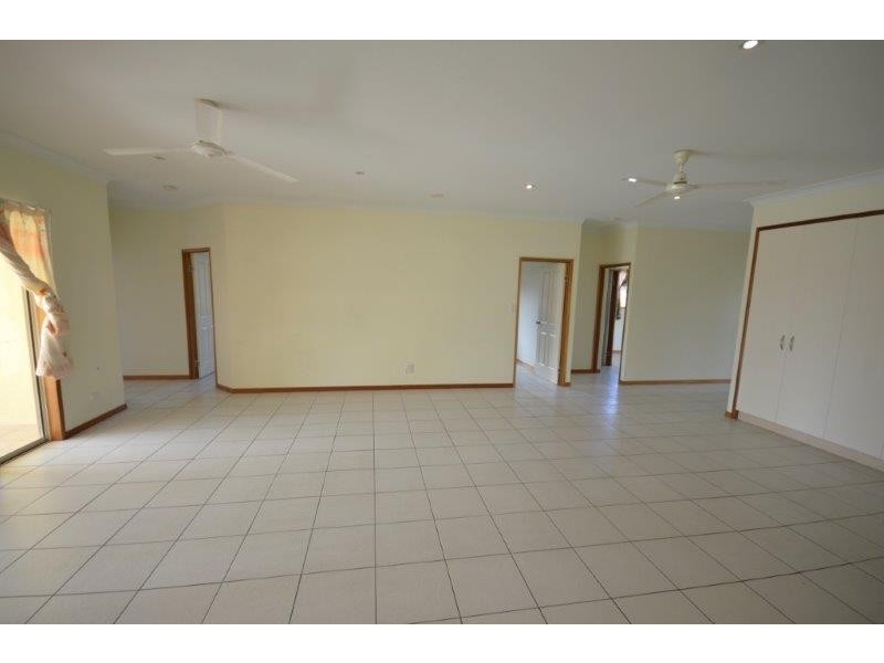 22 Riflebird Cres, Mossman QLD 4873