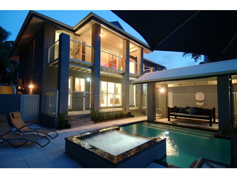 25 Oak Street, Oak Beach QLD 4877