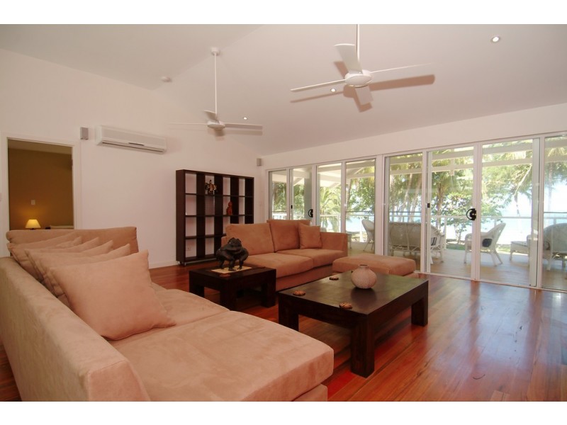 25 Oak Street, Oak Beach QLD 4877
