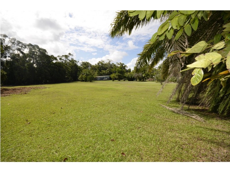 261 Bamboo Creek Road, Miallo QLD 4873