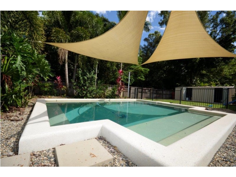 10 White Oak Ave, Mossman QLD 4873