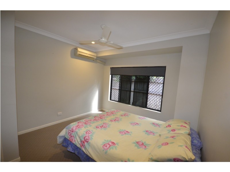 10 White Oak Ave, Mossman QLD 4873