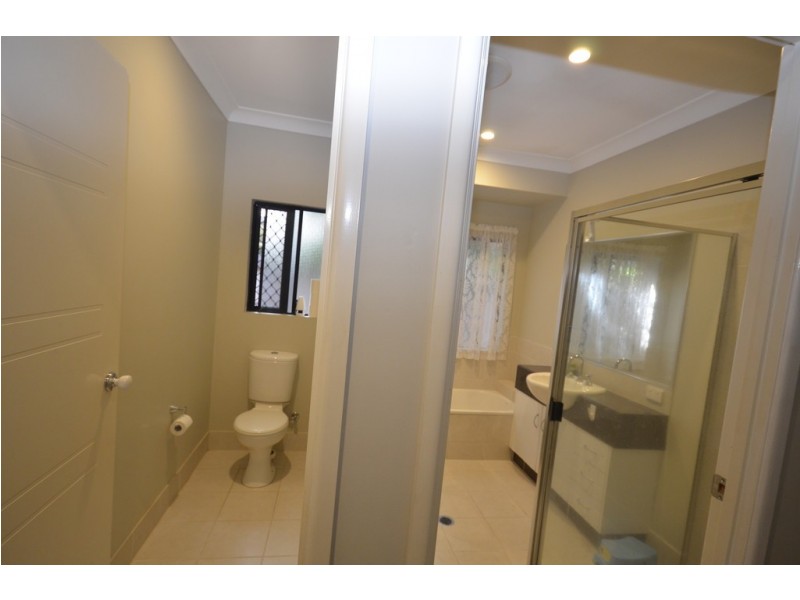 10 White Oak Ave, Mossman QLD 4873