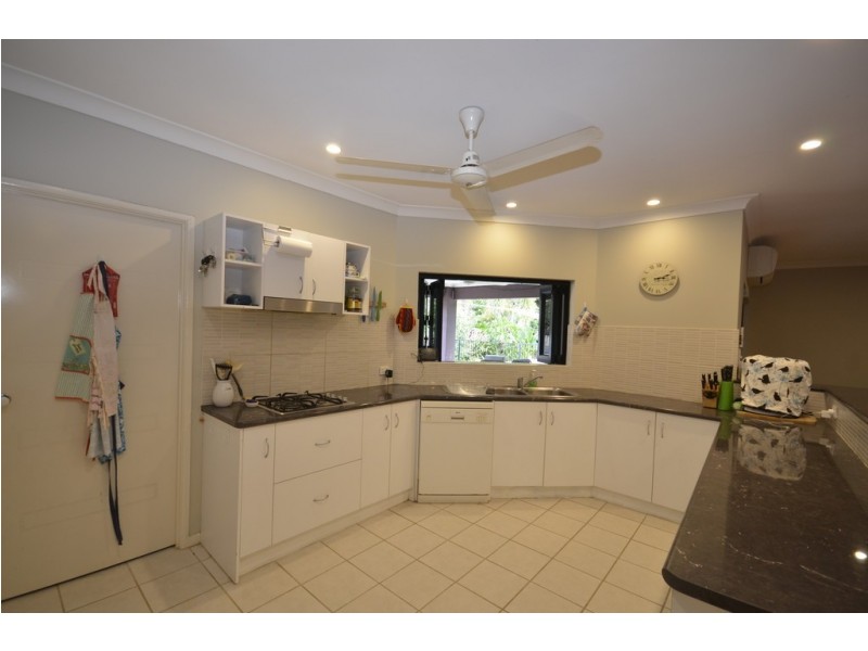 10 White Oak Ave, Mossman QLD 4873