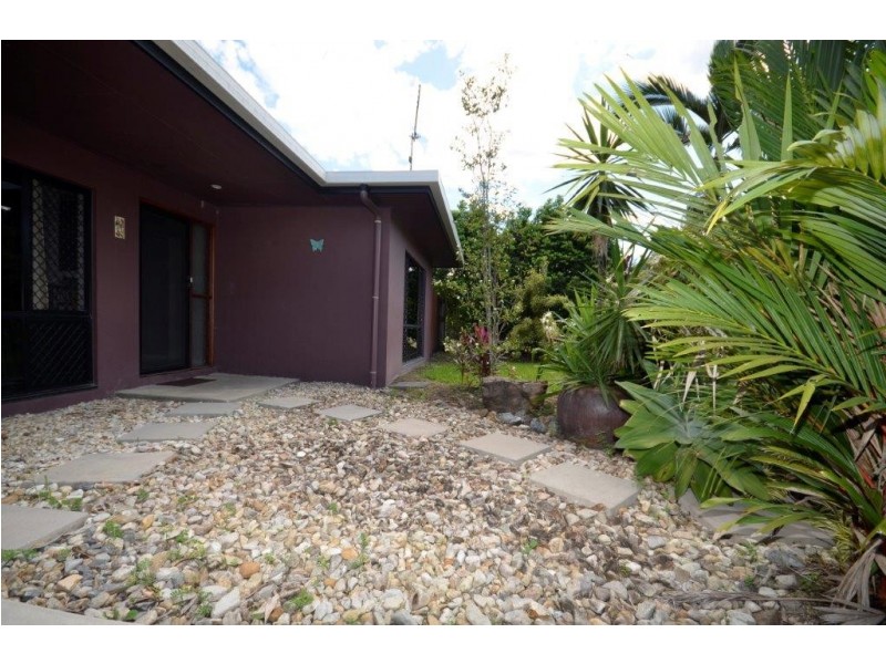 10 White Oak Avenue, Mossman QLD 4873