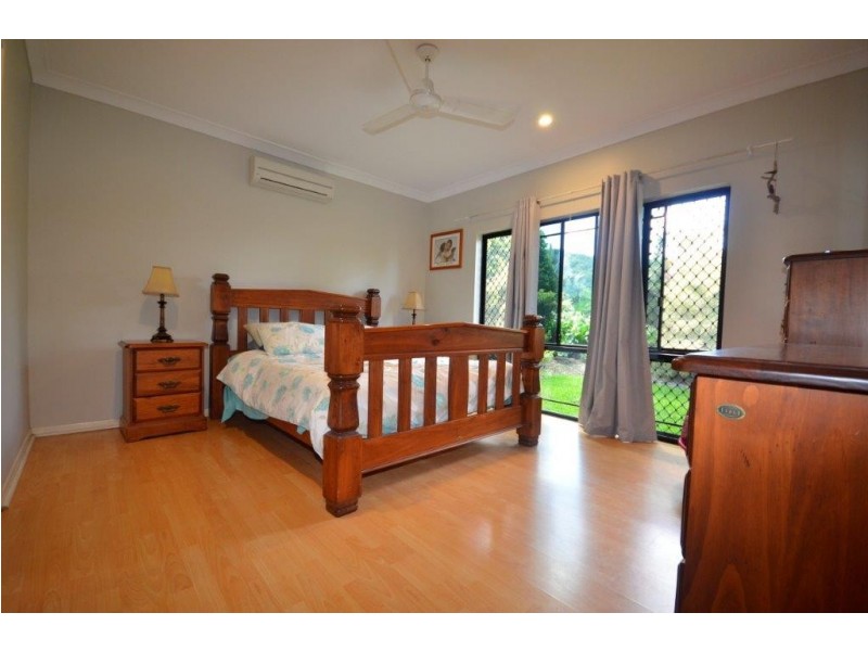 10 White Oak Avenue, Mossman QLD 4873