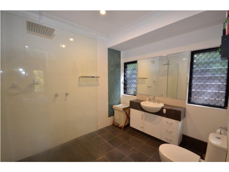 10 White Oak Avenue, Mossman QLD 4873
