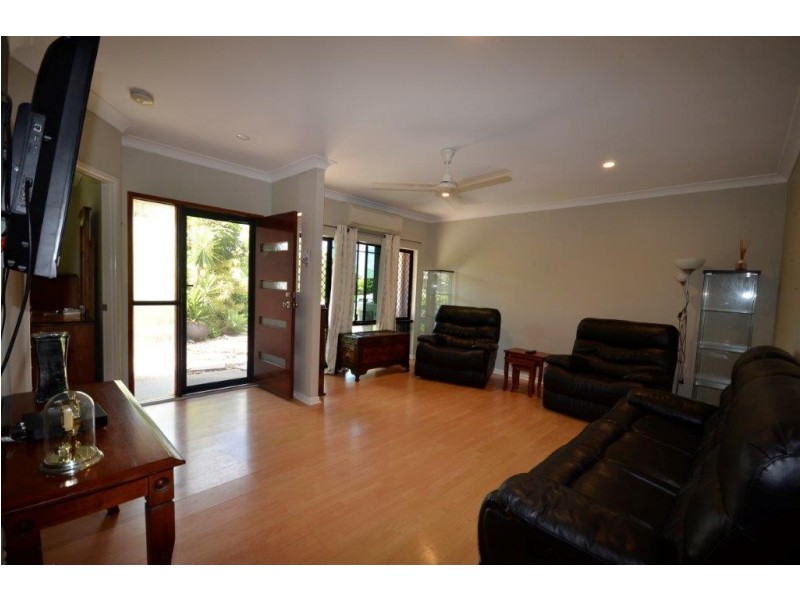 10 White Oak Avenue, Mossman QLD 4873