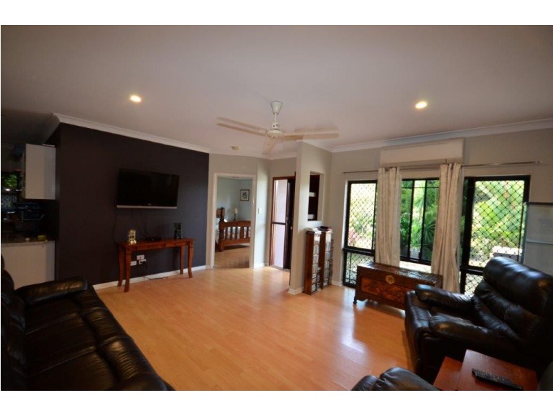 10 White Oak Avenue, Mossman QLD 4873
