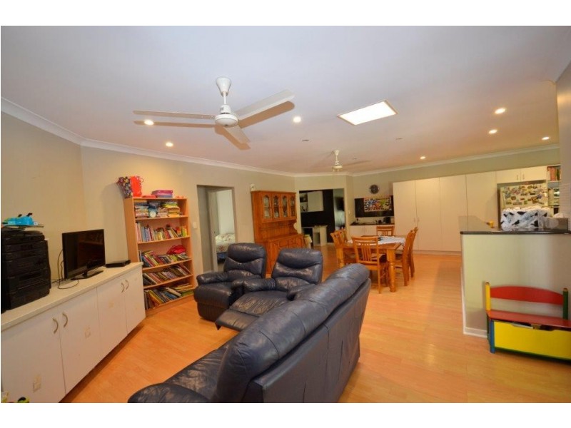 10 White Oak Avenue, Mossman QLD 4873