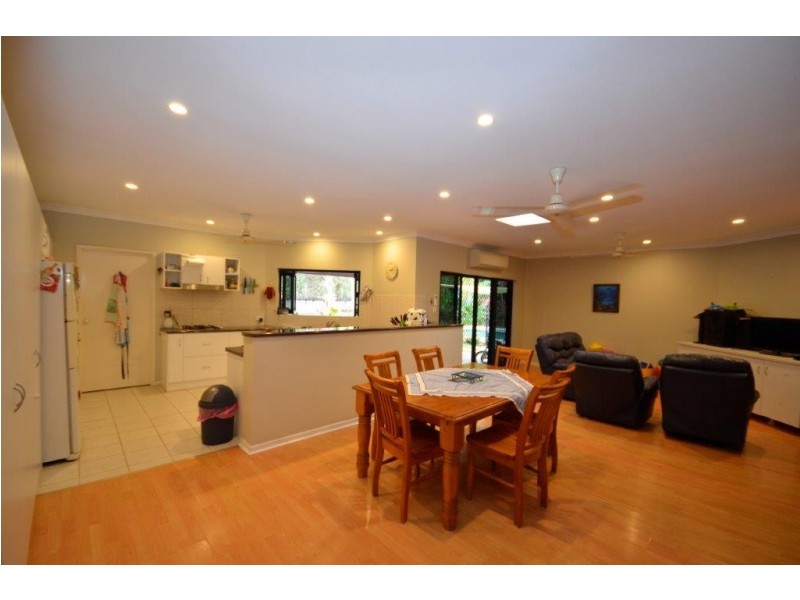 10 White Oak Avenue, Mossman QLD 4873