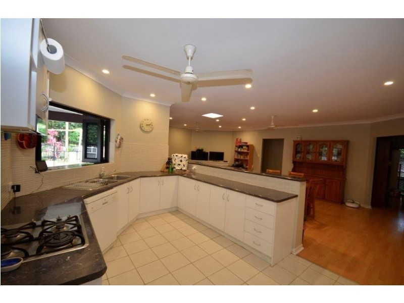 10 White Oak Avenue, Mossman QLD 4873