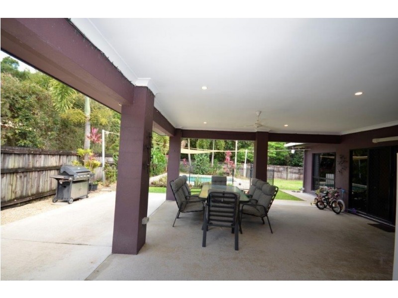 10 White Oak Avenue, Mossman QLD 4873