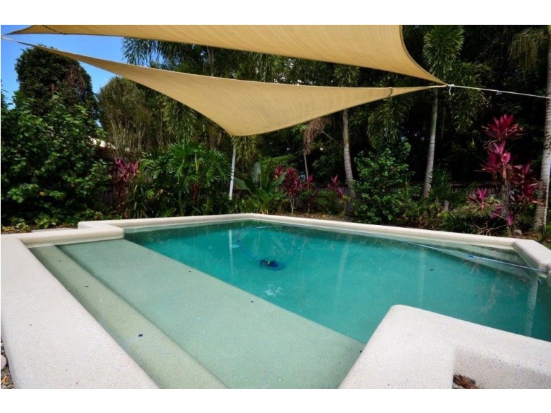 10 White Oak Avenue, Mossman QLD 4873