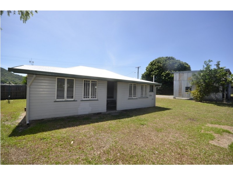 24 Junction Road, Mossman QLD 4873