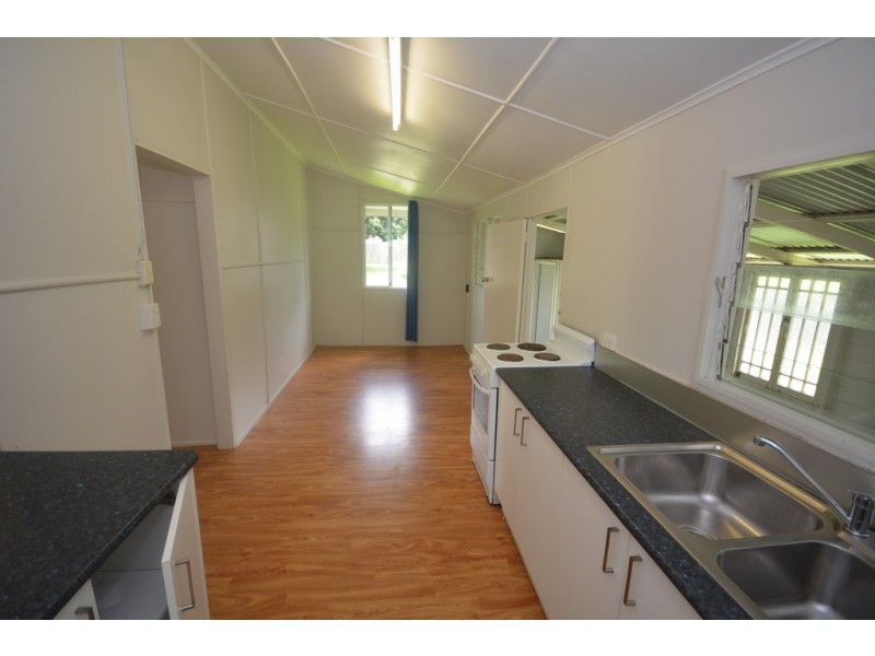 24 Junction Road, Mossman QLD 4873