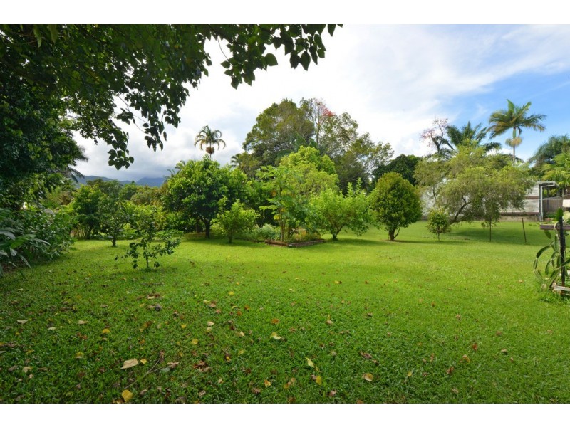 7 Owen Street, Mossman QLD 4873