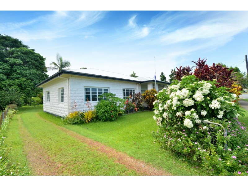 7 Owen Street, Mossman QLD 4873