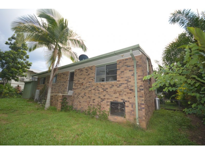 9 Wattle Street, Mossman QLD 4873