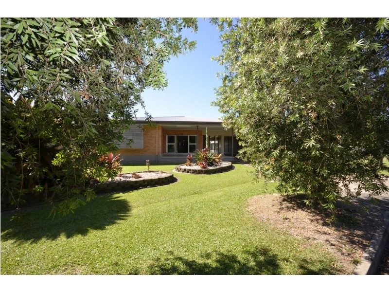 15 Foxton Ave, Mossman QLD 4873