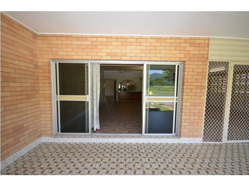 15 Foxton Ave, Mossman QLD 4873