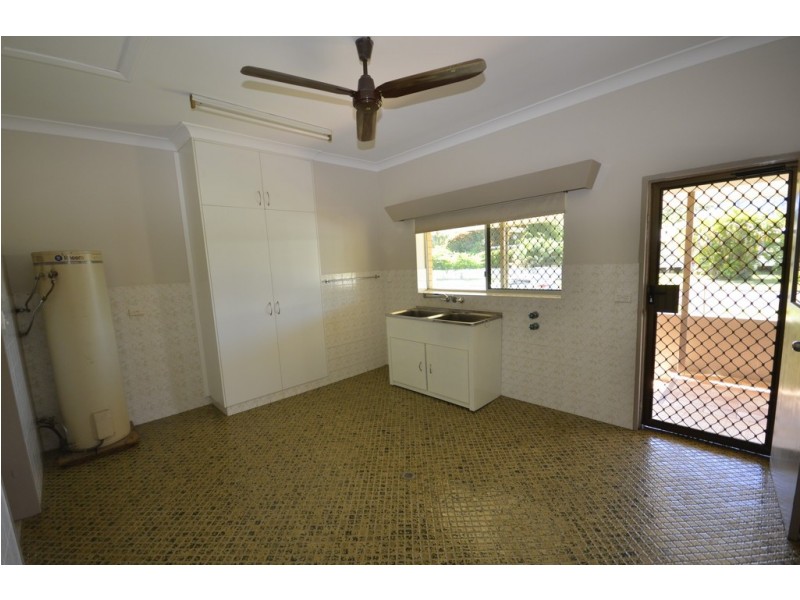 15 Foxton Ave, Mossman QLD 4873