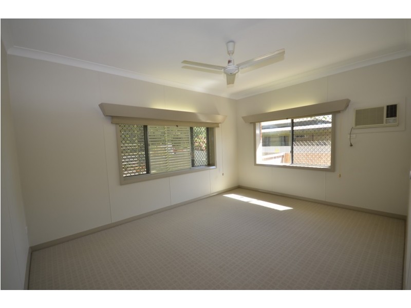 15 Foxton Ave, Mossman QLD 4873