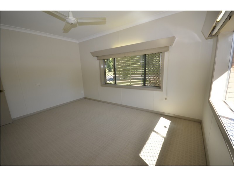 15 Foxton Ave, Mossman QLD 4873