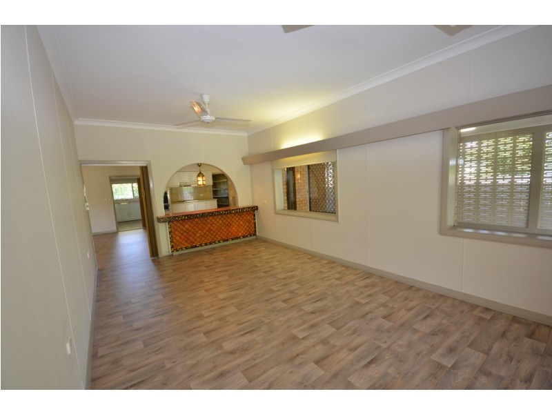 15 Foxton Ave, Mossman QLD 4873