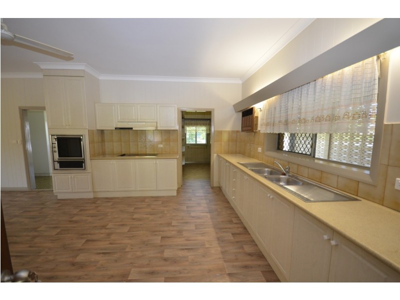 15 Foxton Ave, Mossman QLD 4873