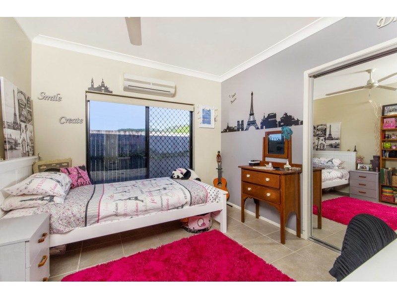 31 Riflebird Crescent, Mossman QLD 4873