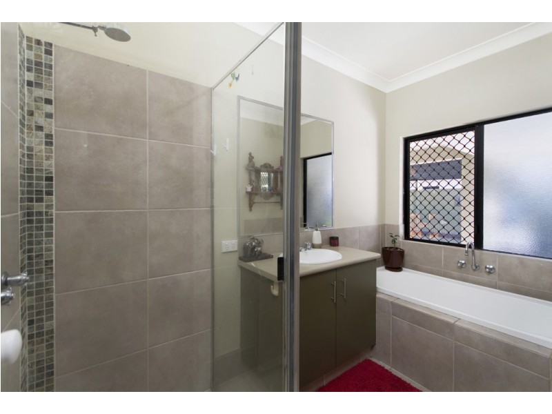 31 Riflebird Crescent, Mossman QLD 4873