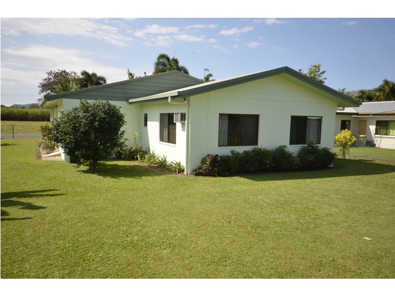 12 Middlemiss Street, Mossman QLD 4873