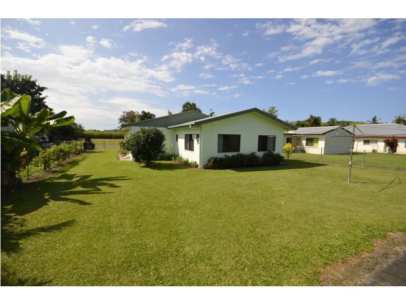 12 Middlemiss Street, Mossman QLD 4873