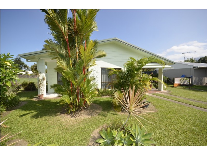 12 Middlemiss Street, Mossman QLD 4873