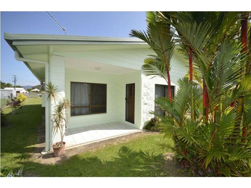 12 Middlemiss Street, Mossman QLD 4873